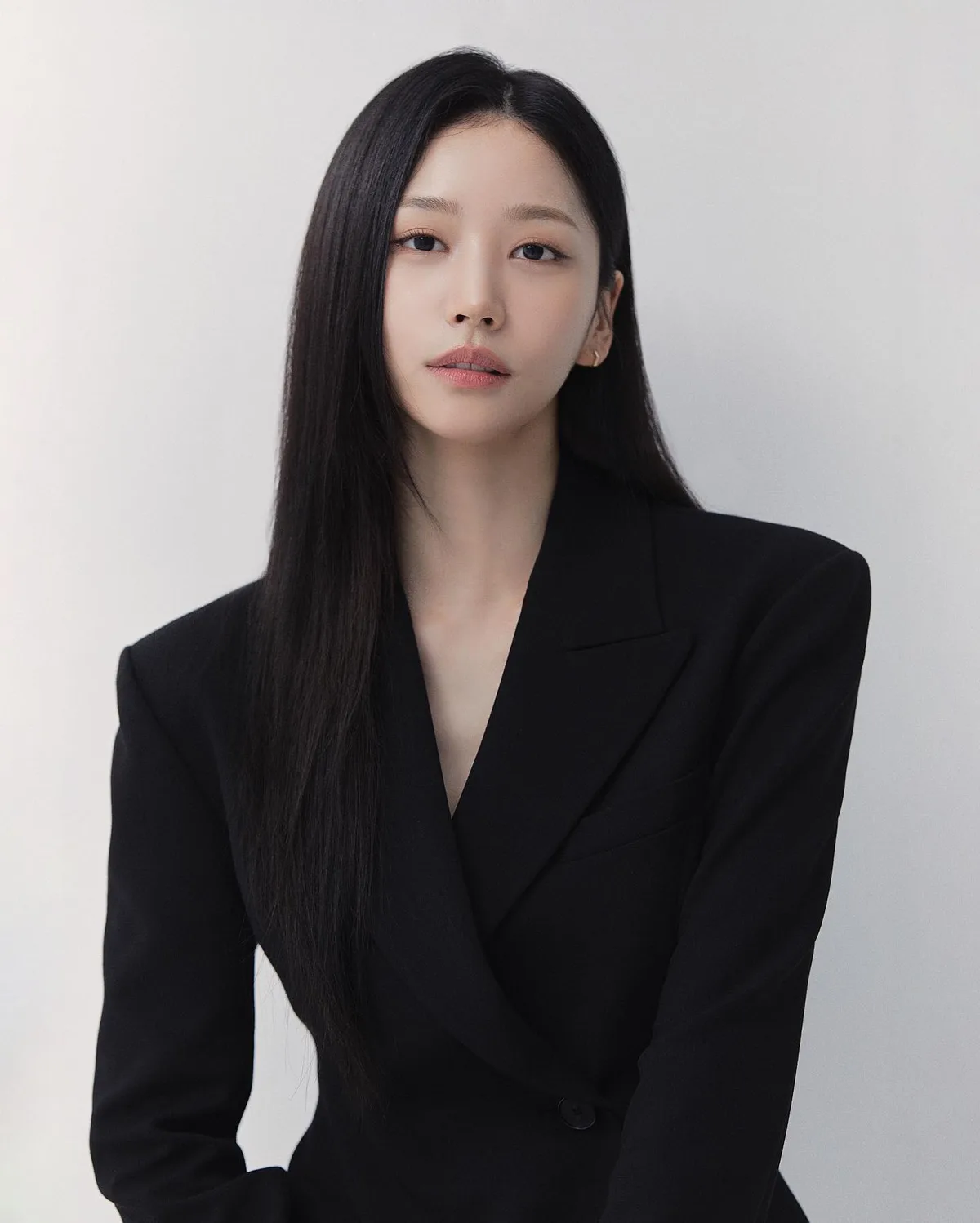 Portrait of Lee Hwa-Kyum