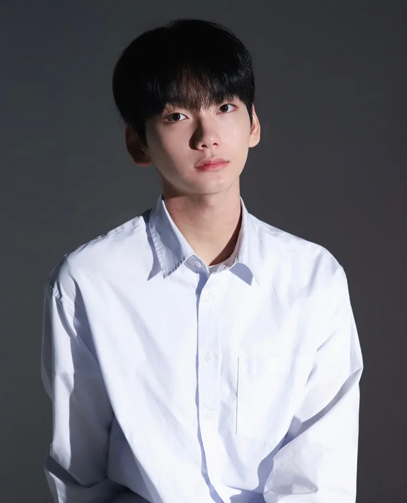 Youm Min-Hyuk profile photograph