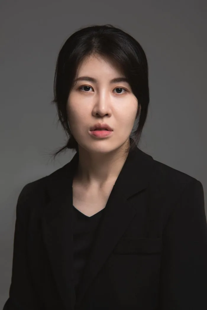 Portrait photograph of Moon Eun-Ji