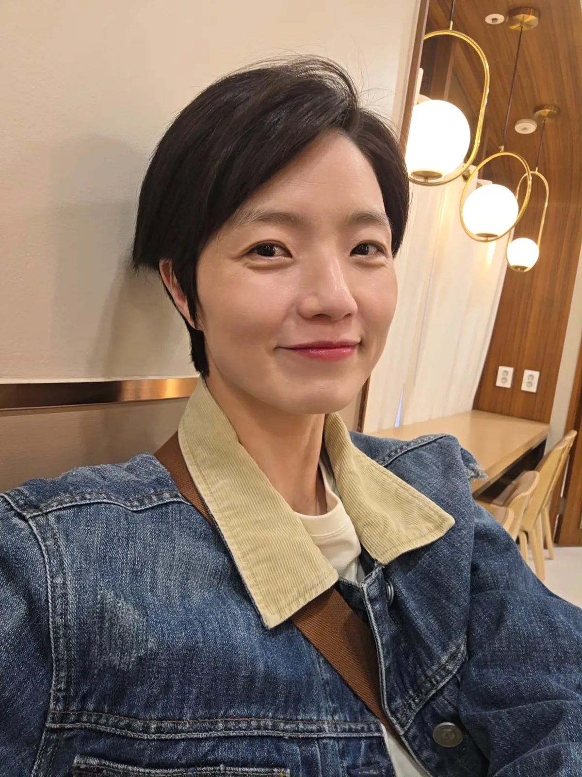 Ahn Young-Mi portrait and profile material