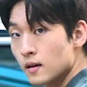 Kim Seong-Guk as Chu Sang-Ah's manager