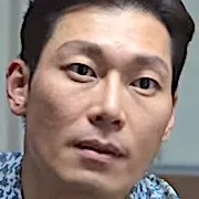 Actor Hoon portraying Moon Gwang-Mu.