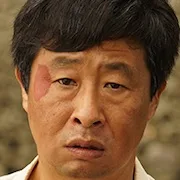 Lee Dae-Yeon as Soo-Ok's father
