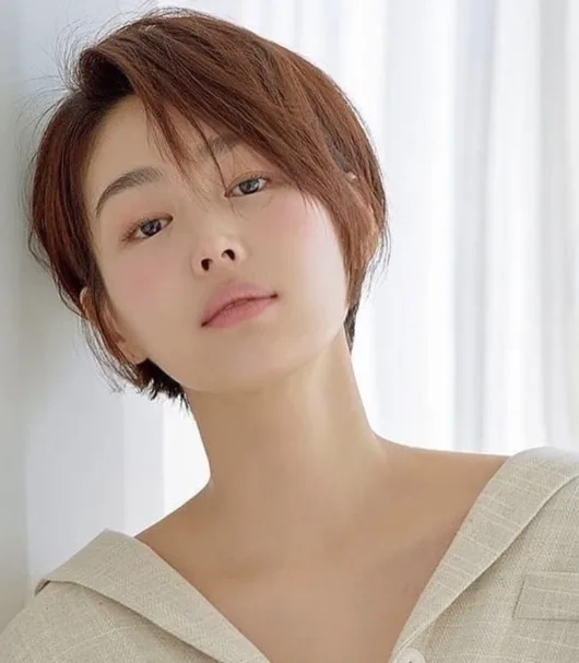 Portrait of actress Song Lee-Woo