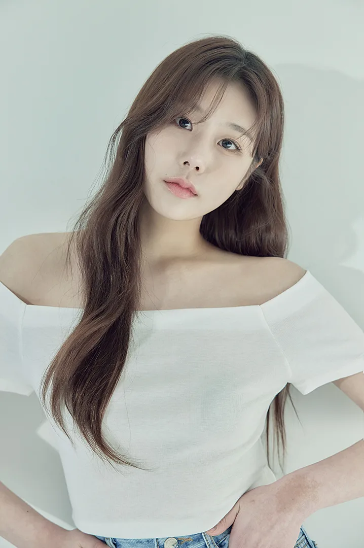 Hwang Se-In promotional photograph