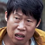 Yu Hae-Jin as Kang Jin-Tae
