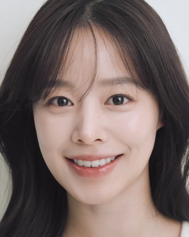 Portrait of South Korean actress Lee Eun-Joo
