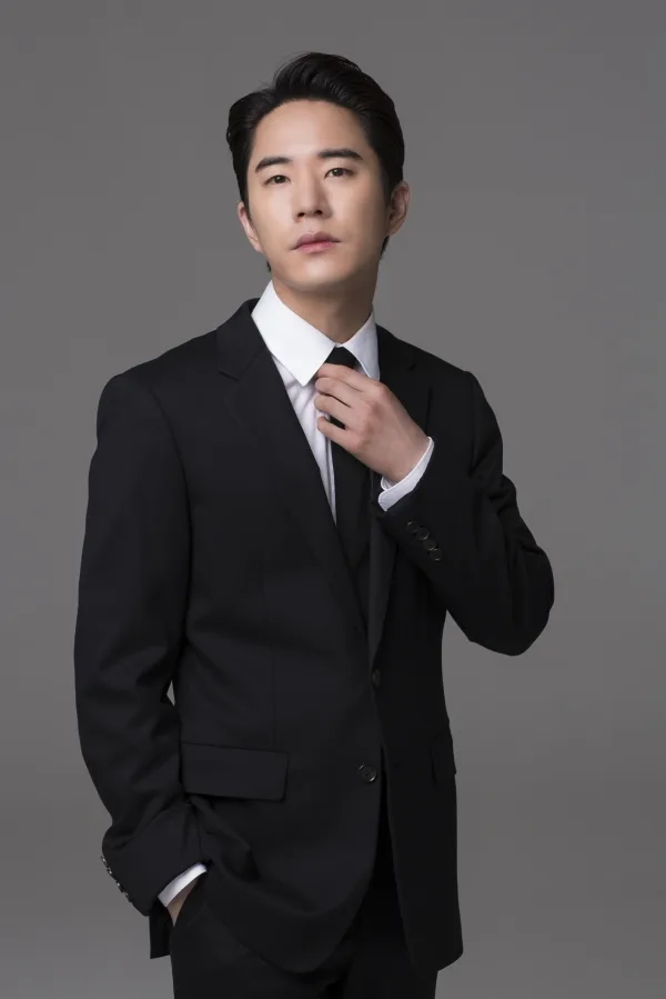 Portrait of actor Moon Tae-Yoo