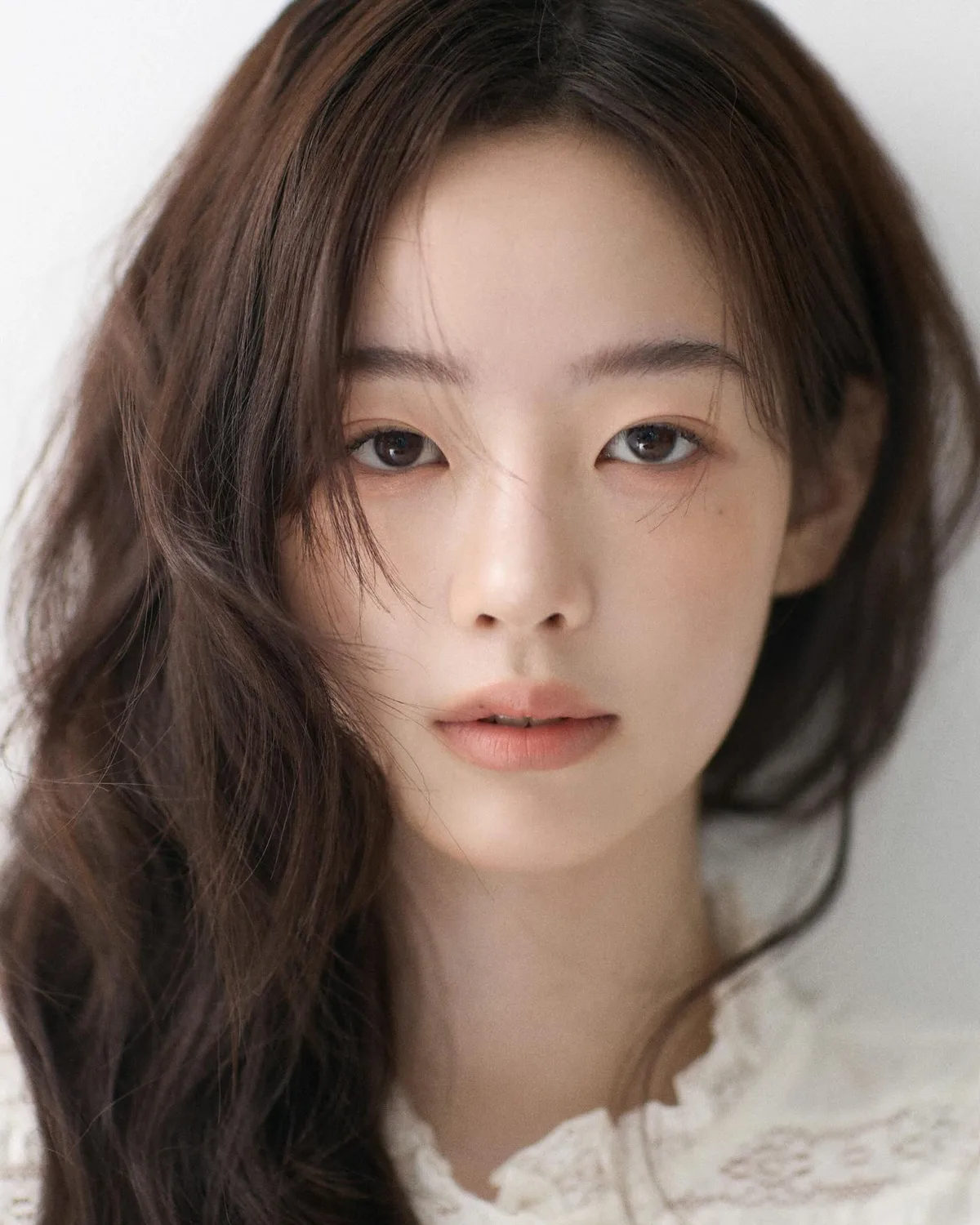 Portrait of actress Seol Ji-Won