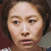 Kim Ji-Young as Jung-Hyun