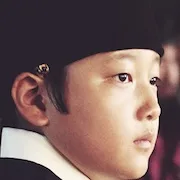 Lee Hyo-je as young King Jeongjo