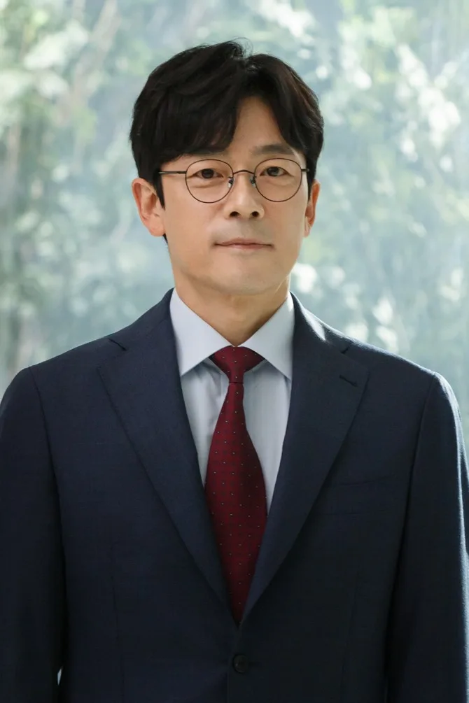 Profile photograph of South Korean actor Lee Seung-Joon