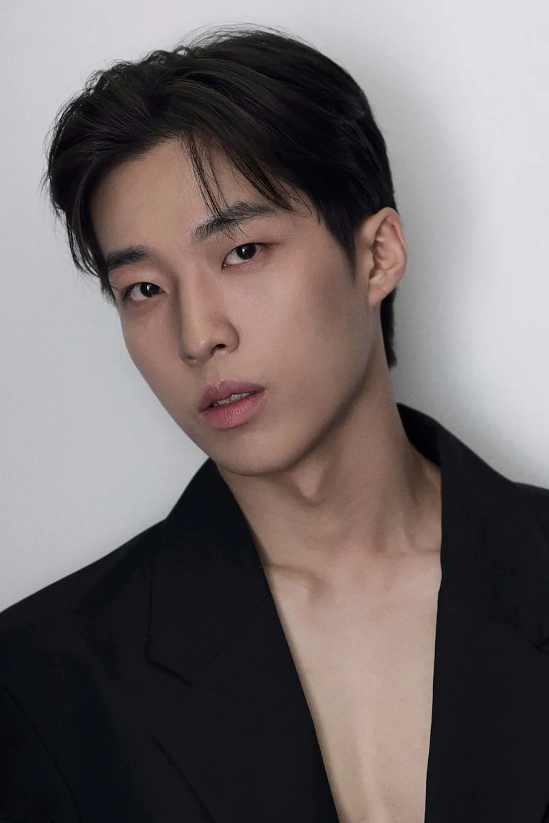 Park Si-Yun promotional photograph