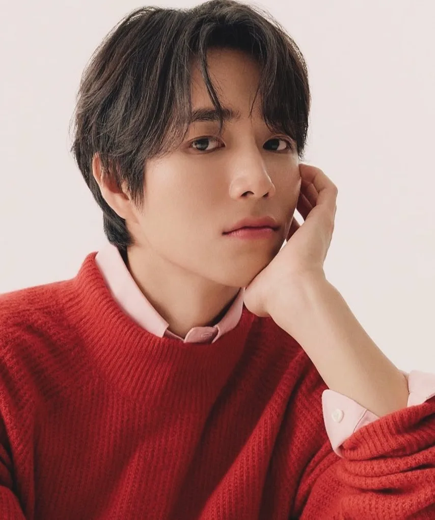 Profile photograph of actor Hwang Hwi