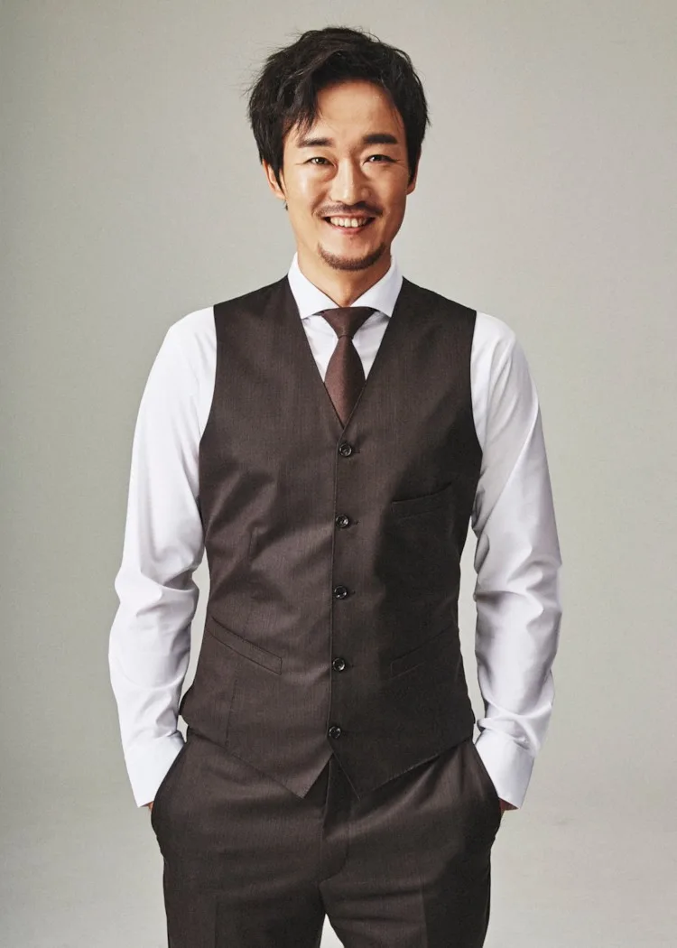 Profile photograph of Hwang In-joon