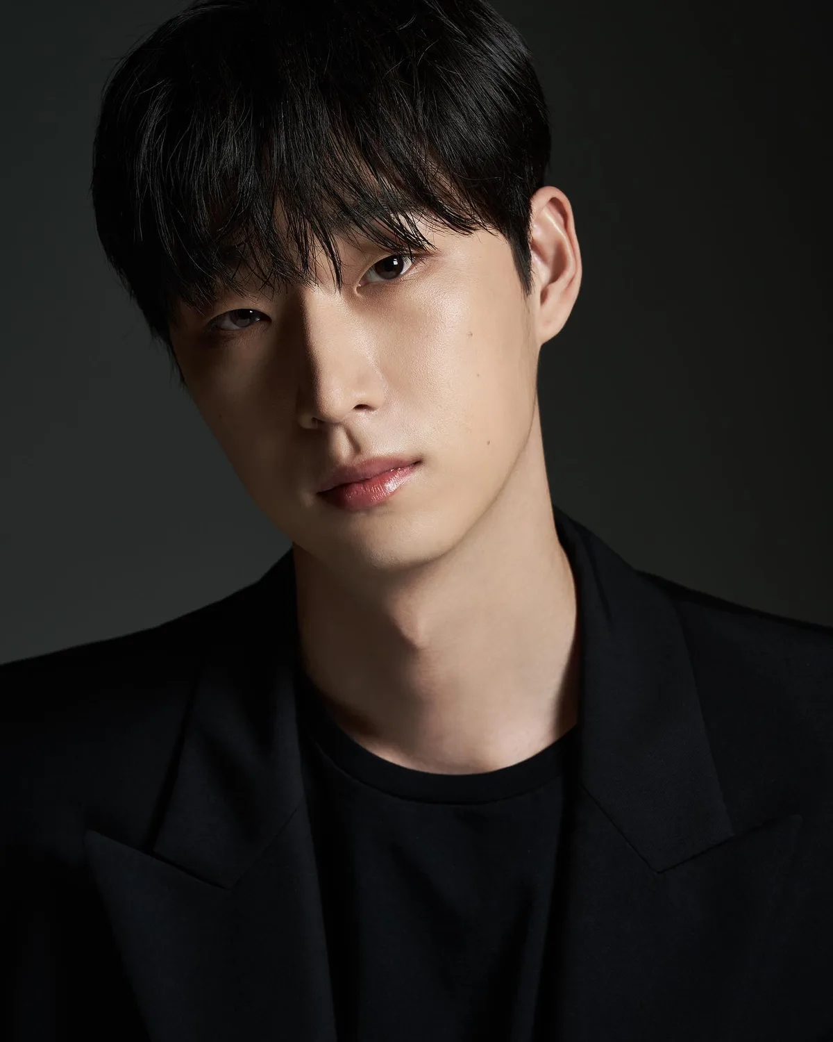Promotional photograph of Kang Hee-Gu