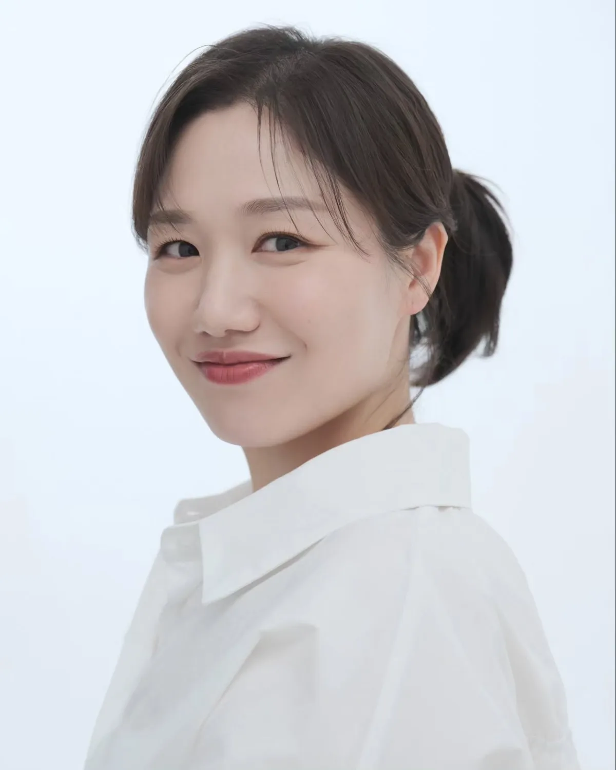 Profile photograph of South Korean actress Lee Mee-Ra