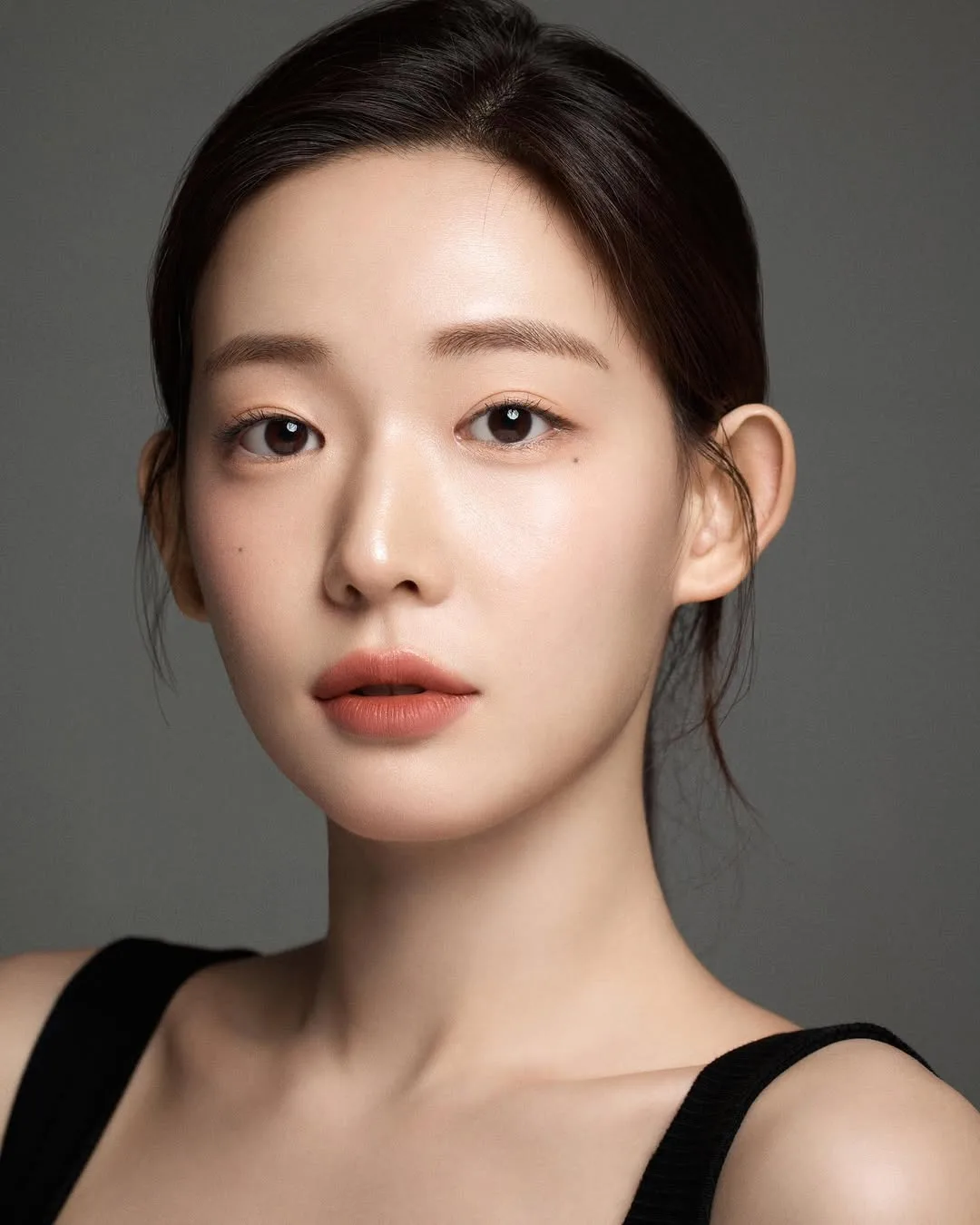 Choi Yoon-Ji profile photograph