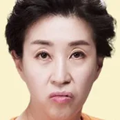 Kim Mi-kyung as Kwon Jung-gwon