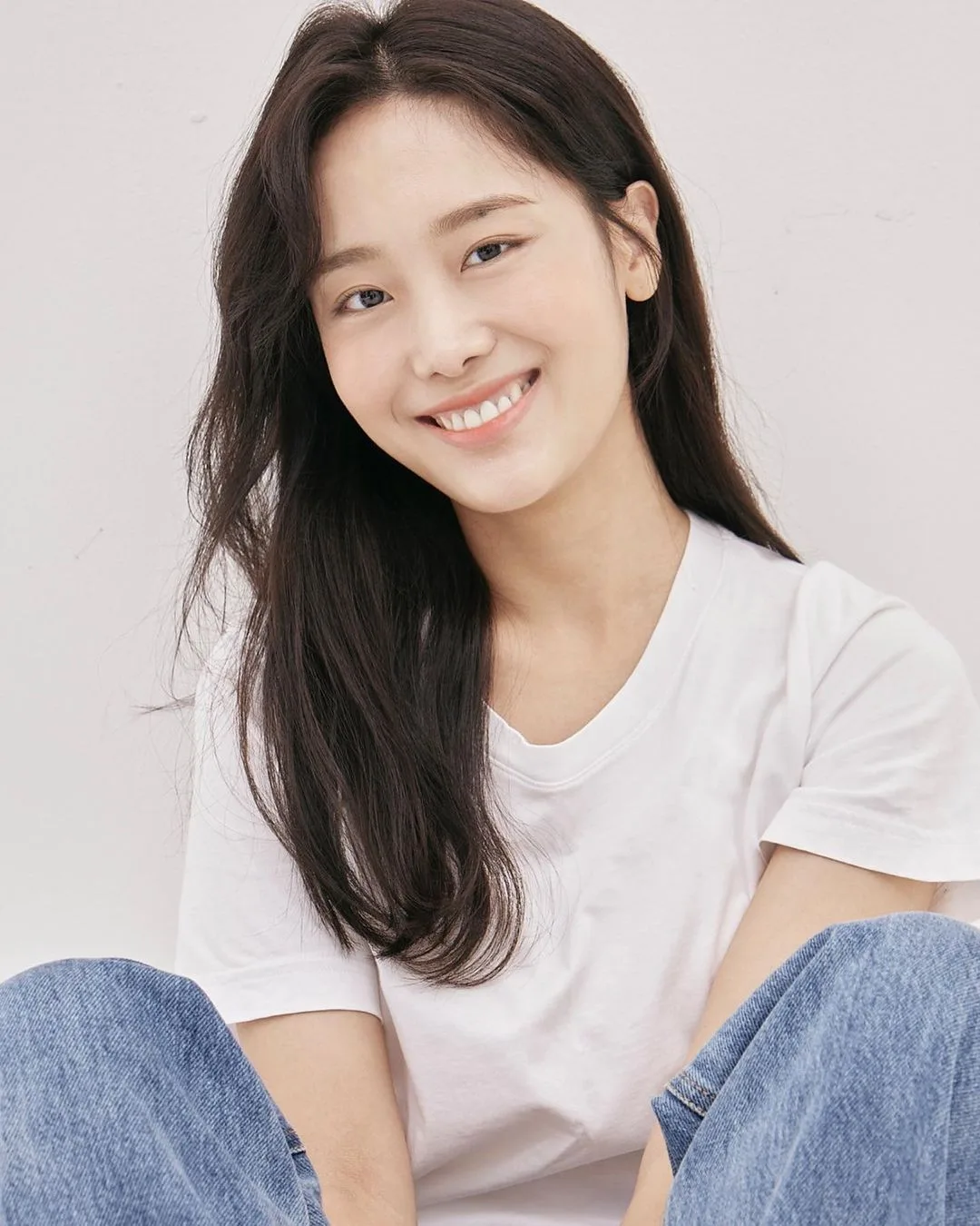 Portrait photograph of Jo Yi-Peul