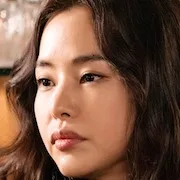 Lee Ha-Nee as Park Kyung-Sun
