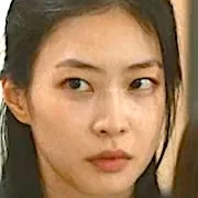 Han Yu-Eun as Lee Joo-Young