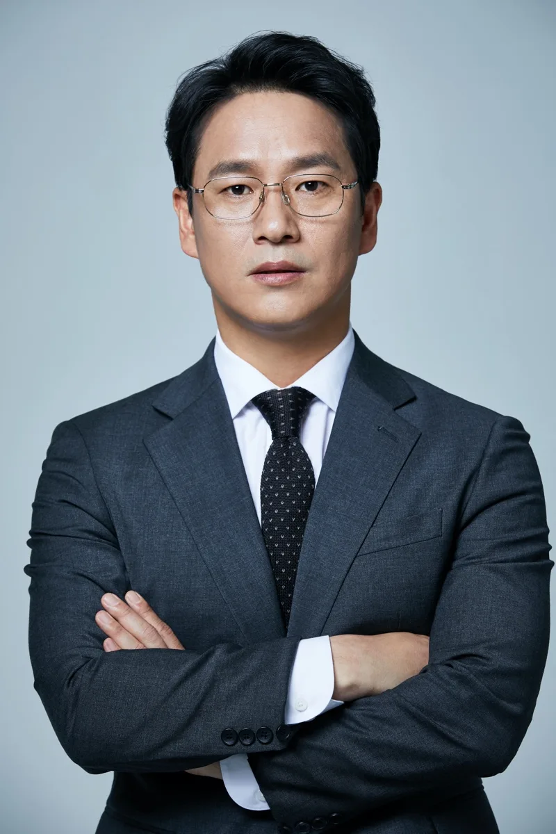 Portrait of South Korean actor Lee Joo-Won