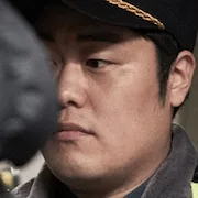 Bae Myung-Jin as police officer 1