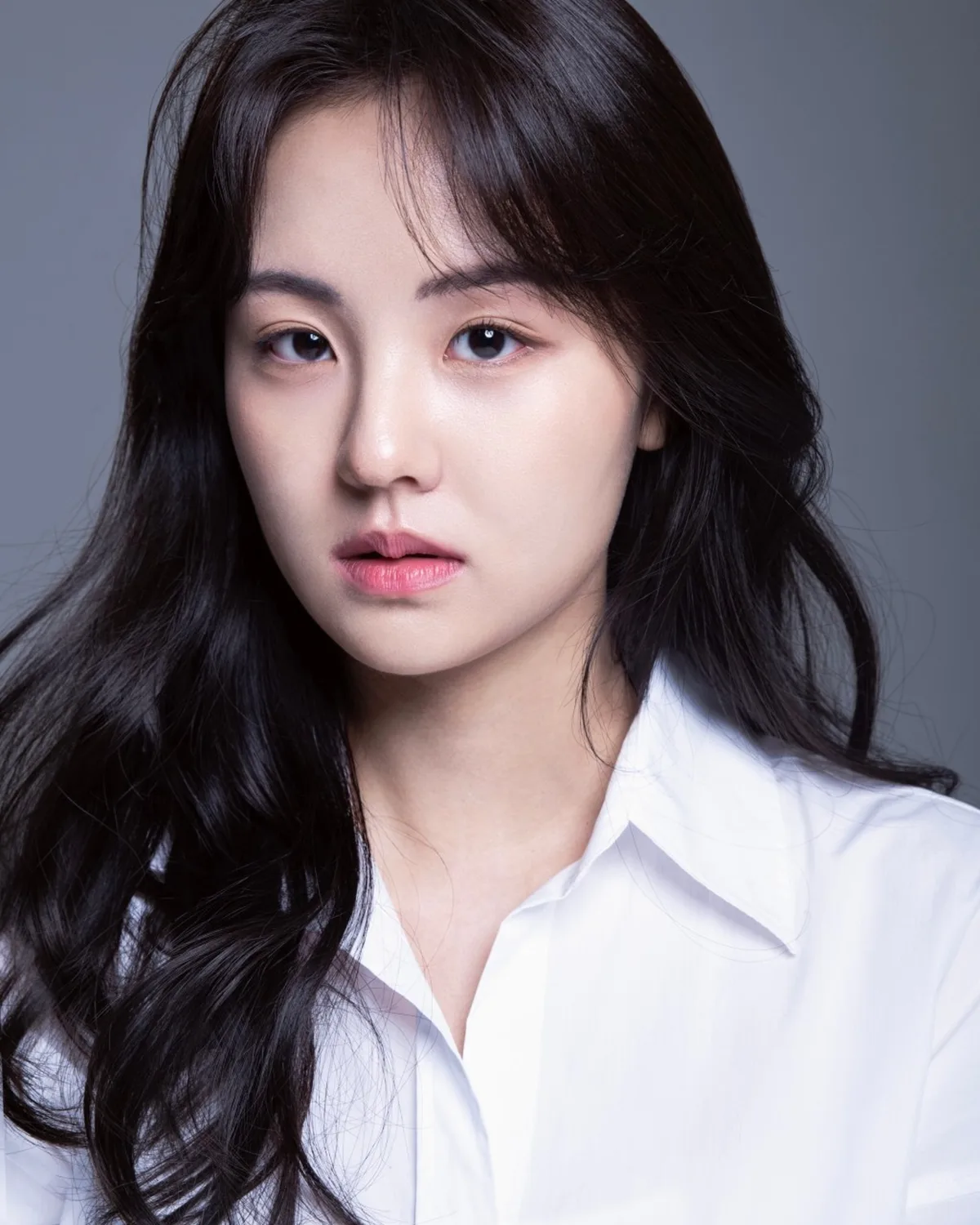 Portrait photograph of actress Lee Hannuri