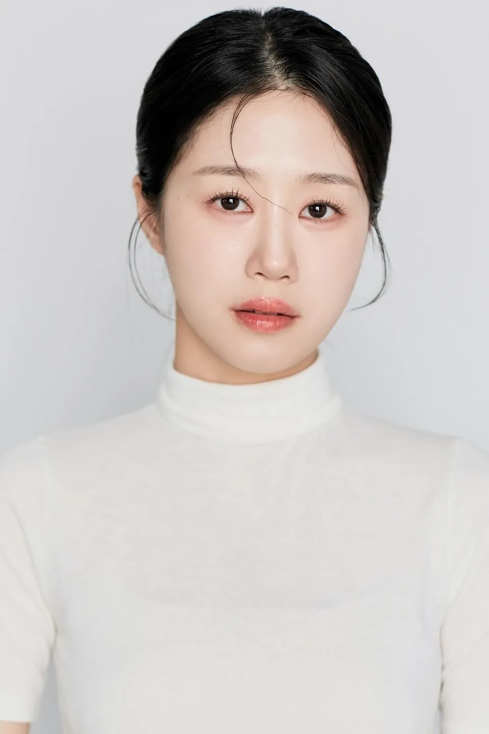 Profile photograph of actress Lee Ye-Ji