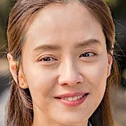 Song Ji-hyo as Yoo-jin