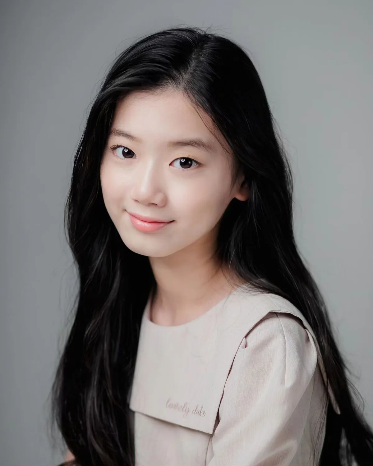 Portrait photograph of Yoon Seo-Yeon from 2011 profile data