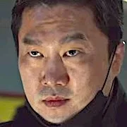 Actor Yu Ji-Wang portraying an enforcer.
