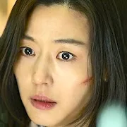 Gianna Jun portays Kwon Se-Jeong