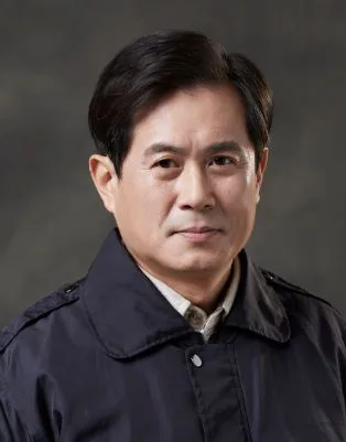 Portrait photograph of actor Ha Sung-Min