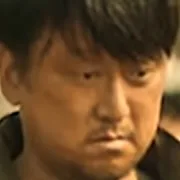 Kang Deuk-jong as onlooker