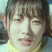 Go Hae-Won as teenage Song Ha-Ran