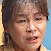 Gil Hae-Yeon as Do Yong-Sik's mother