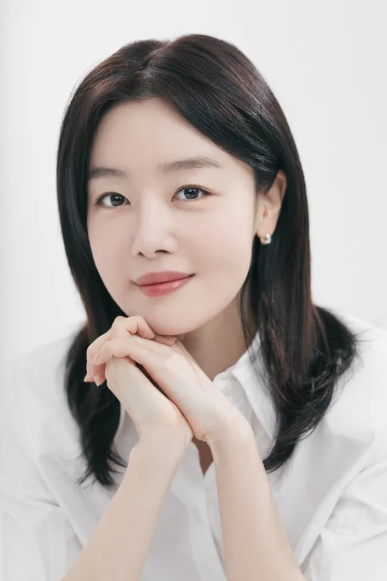 Han Sun-Hwa profile portrait
