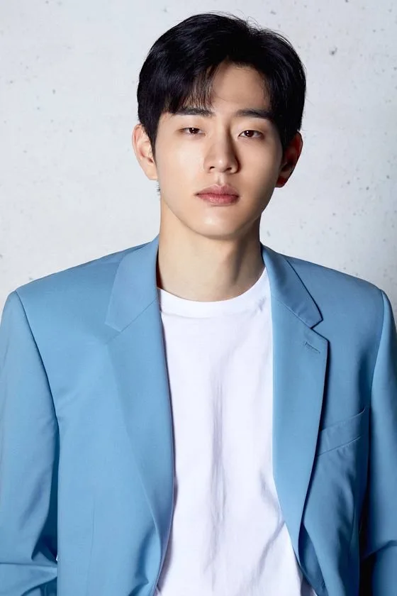 Lee Seung-Woo portrait photo profile