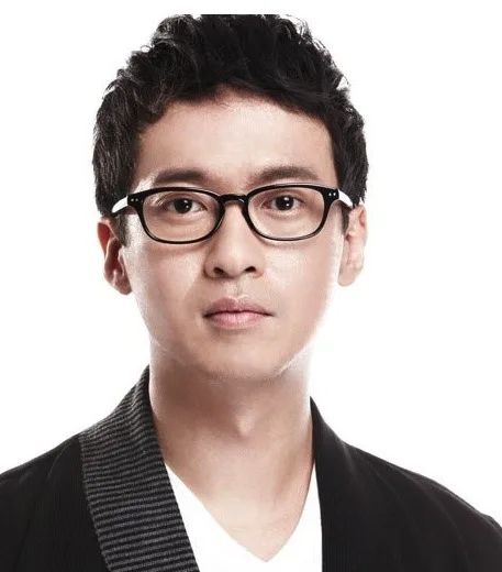 Portrait photograph of South Korean actor Oh Tae-Kyung