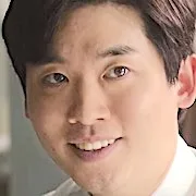 Cho Hyun-Chul as Choi Dong-Soo