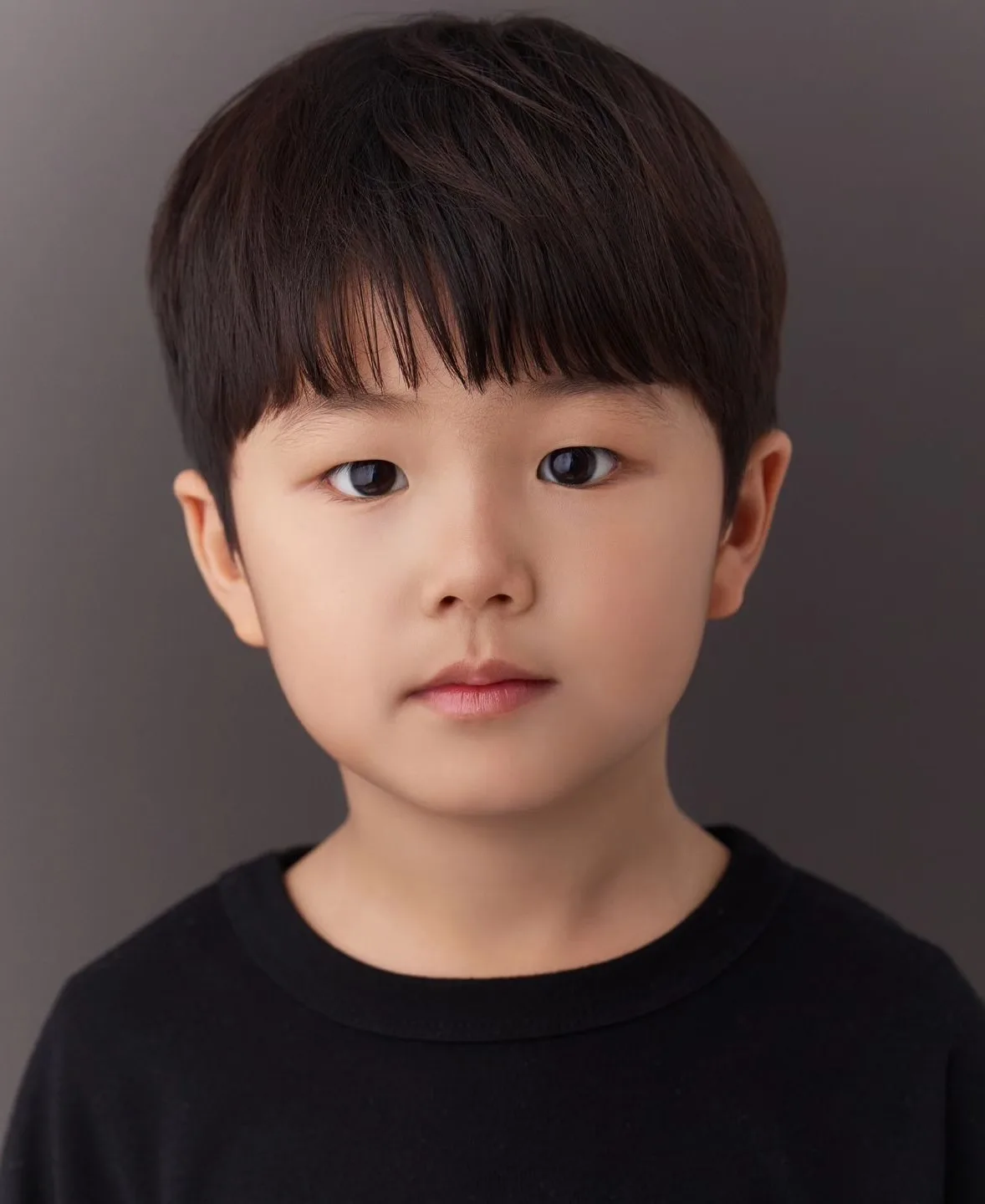 Portrait photograph of child actor Ryu Sung-Hwan