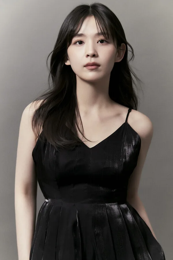 Promotional photograph of South Korean actress Kim Si-Eun