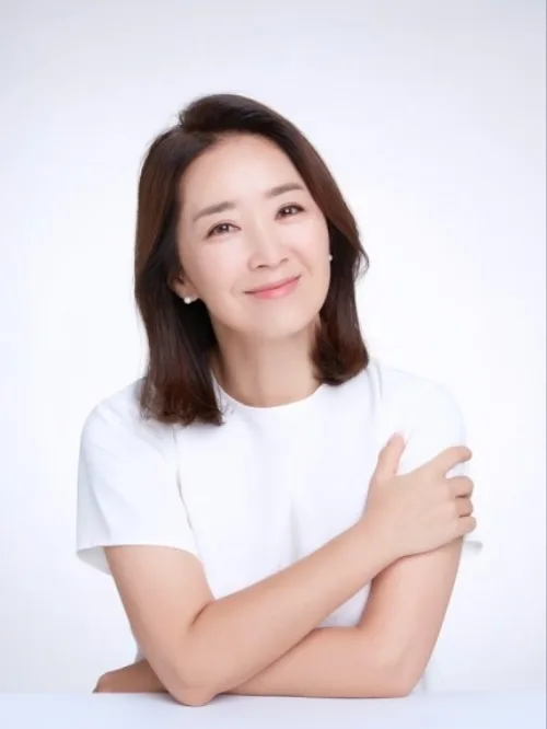 Yun Yoo-sun portrait photograph