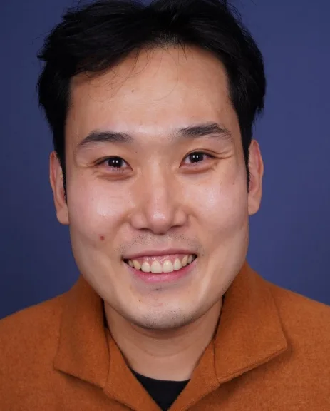 Lee Kwang-Ik profile portrait photograph