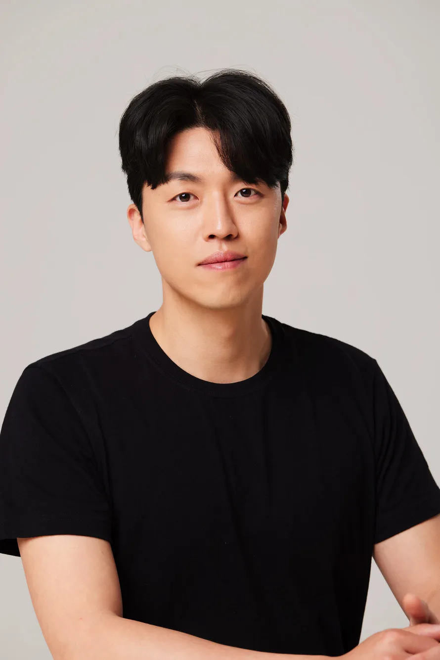 Park Yong-Woo portrait profile photograph