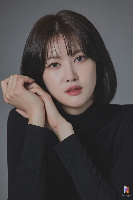 Profile photograph of South Korean actress Moon Yoo-Bin
