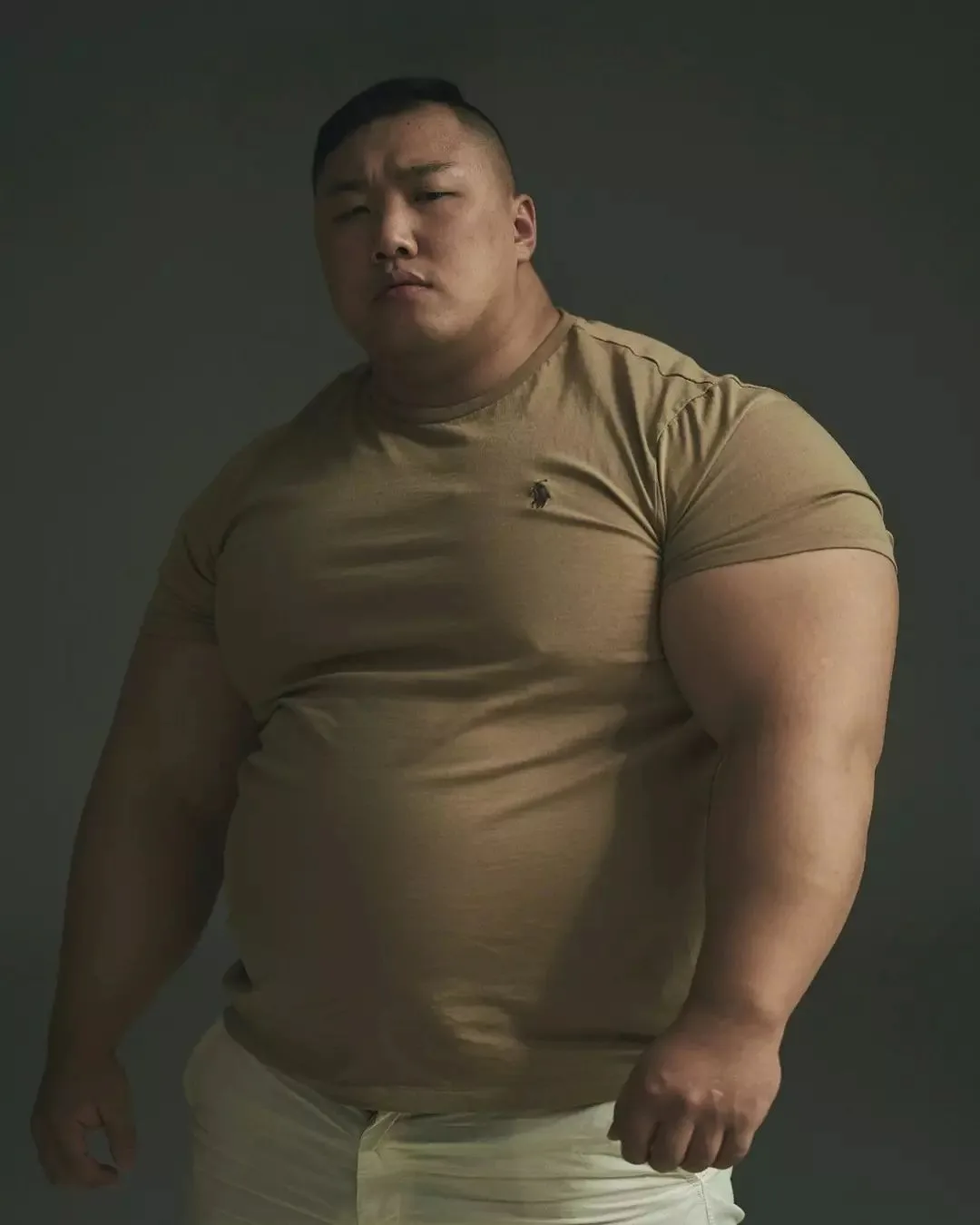 Portrait photograph of actor Ha Je-Yong