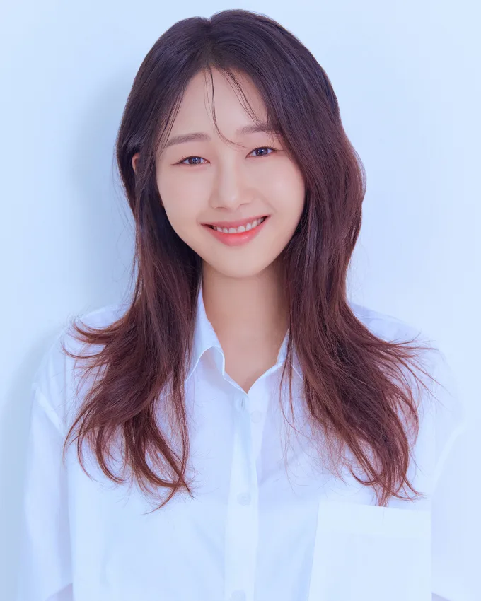 Portrait of South Korean actress Lee Soo-Bin dating from 1996